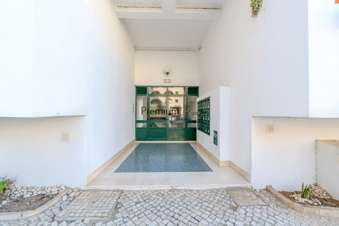 Apartamento T1 para Venda em Guia Foto 46