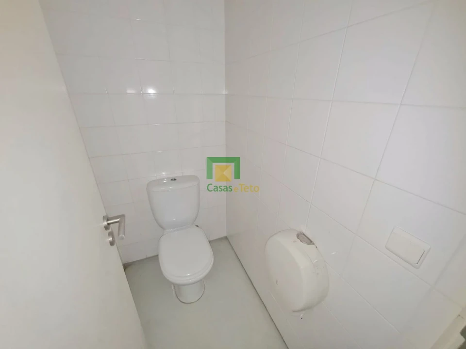 Loja para Venda em Estreito de Camara de Lobos Foto 11