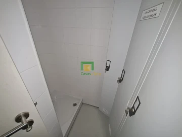 Loja para Venda em Estreito de Camara de Lobos