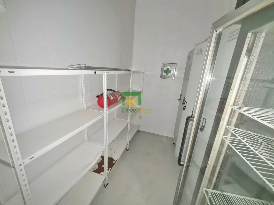 Loja para Venda em Estreito de Camara de Lobos Foto 12