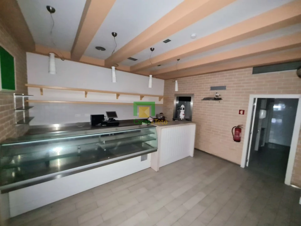 Loja para Venda em Estreito de Camara de Lobos Foto 2