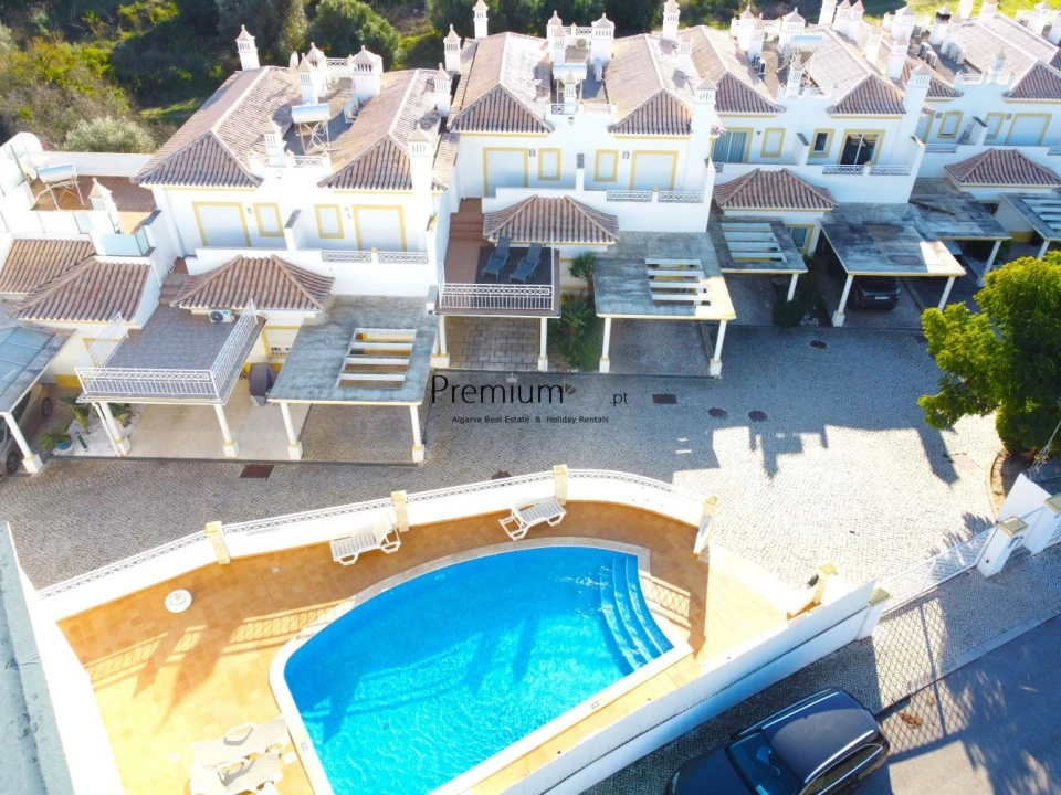 Moradia T2 para Venda em Albufeira e Olhos de Água Foto 1