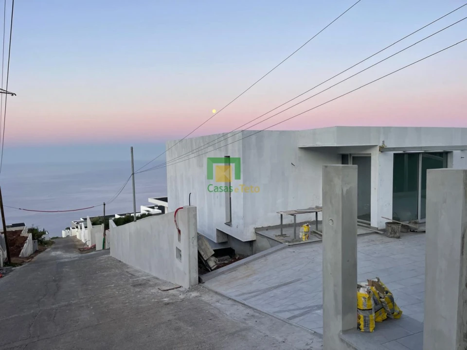Moradia T3 para Venda em Prazeres Foto 4