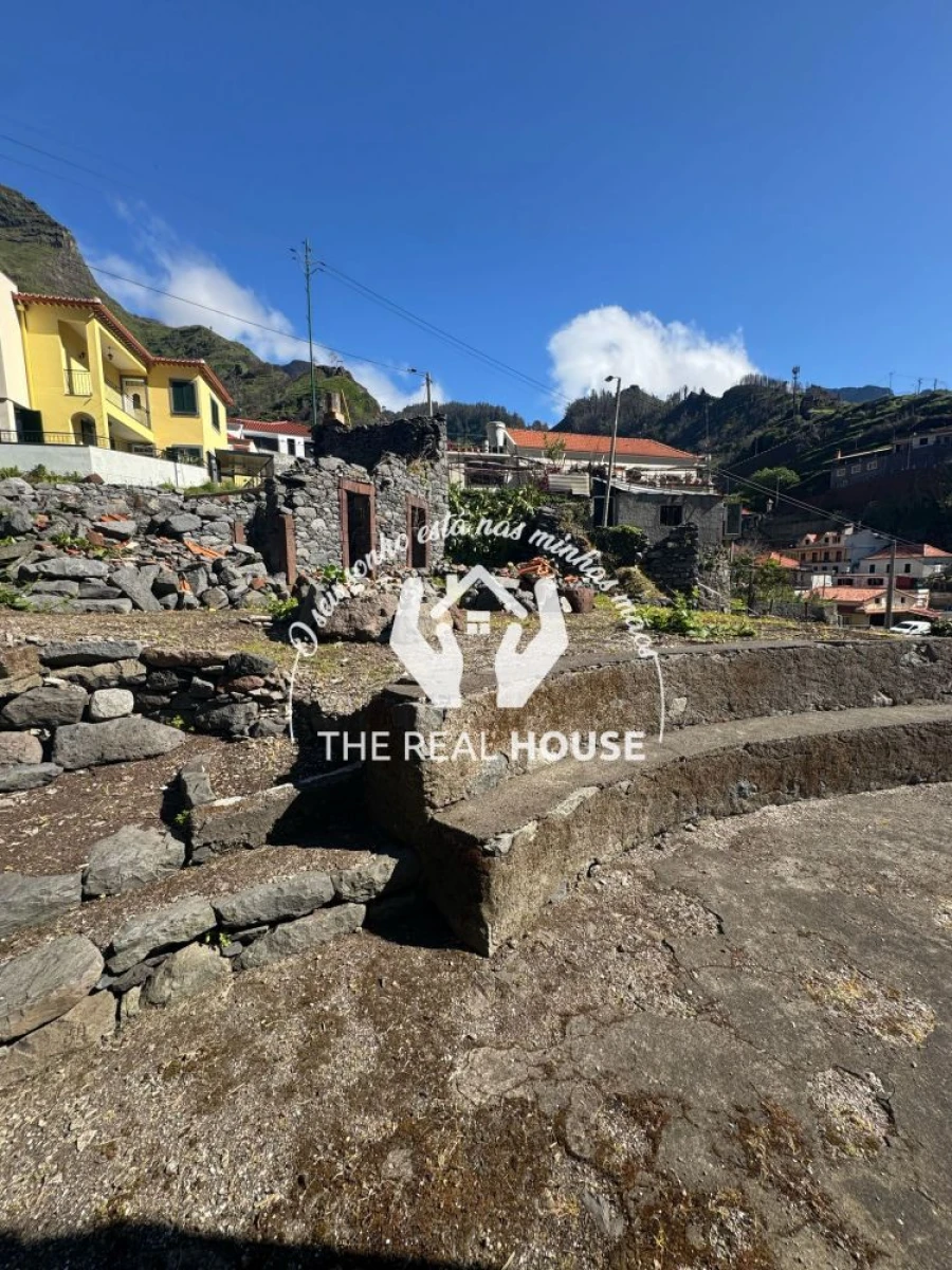 Moradia T5 para Venda em Serra de Agua Foto 10