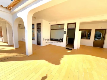 Loja para Venda em Albufeira e Olhos de Água