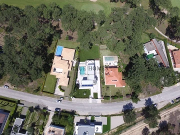 Moradia T4 para Venda em Charneca de Caparica e Sobreda