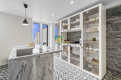 Quinta T4 para Venda em Estreito de Camara de Lobos