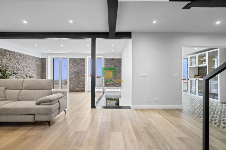 Quinta T4 para Venda em Estreito de Camara de Lobos Foto 11