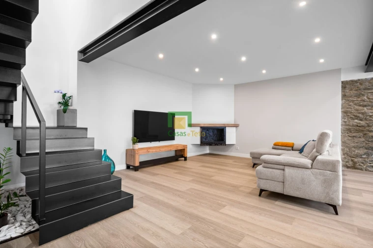 Quinta T4 para Venda em Estreito de Camara de Lobos Foto 3