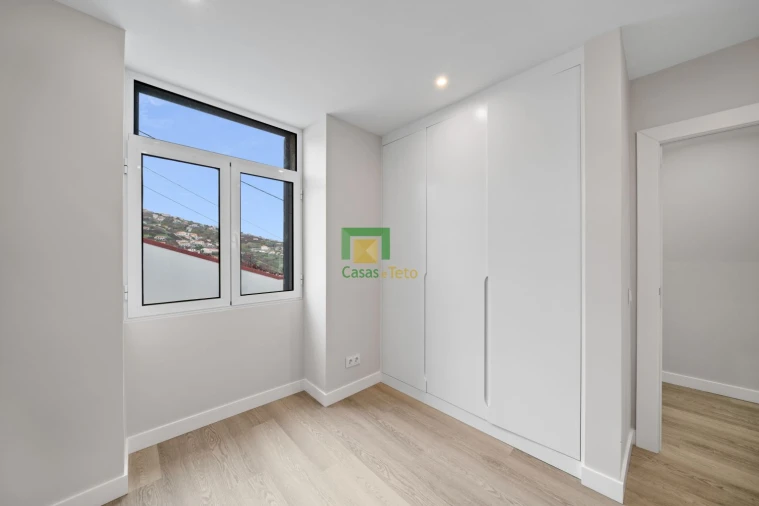 Quinta T4 para Venda em Estreito de Camara de Lobos Foto 24