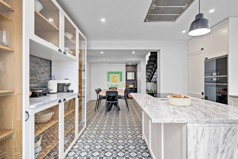 Quinta T4 para Venda em Estreito de Camara de Lobos Foto 8