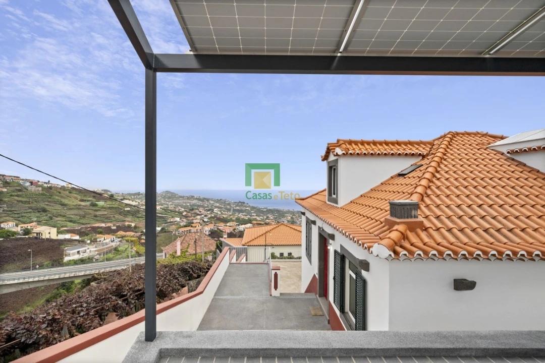 Quinta T4 para Venda em Estreito de Camara de Lobos Foto 33