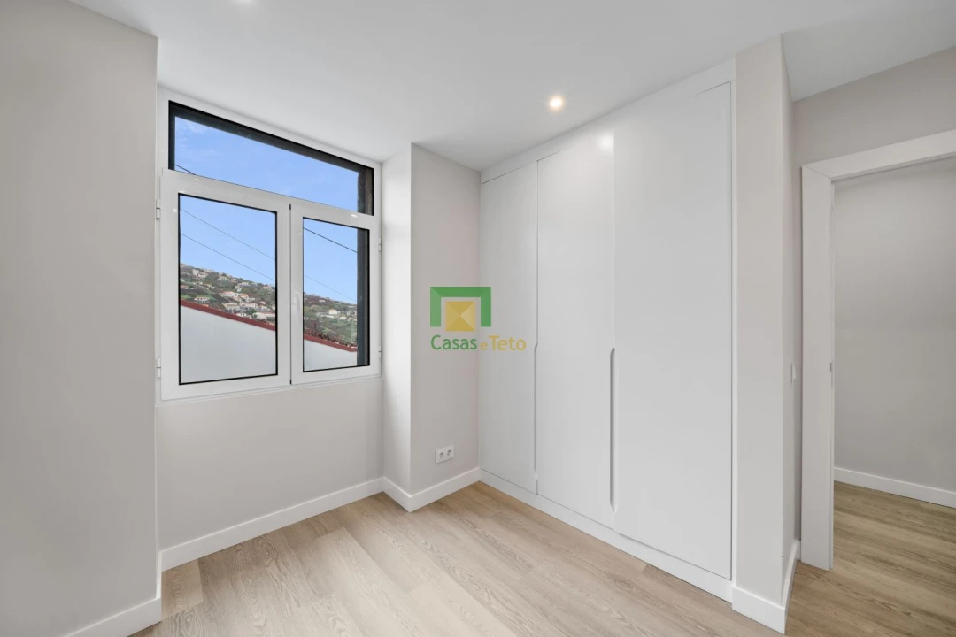 Quinta T4 para Venda em Estreito de Camara de Lobos Foto 24