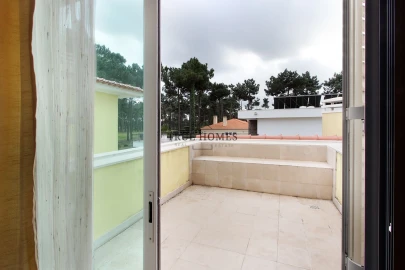 Moradia T5 para Venda em Charneca de Caparica e Sobreda