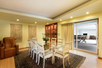 Moradia T5 para Venda em Charneca de Caparica e Sobreda