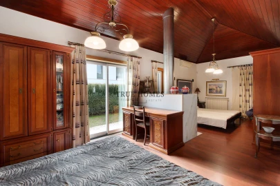 Moradia T5 para Venda em Charneca de Caparica e Sobreda