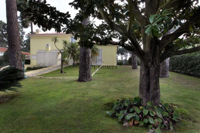 Moradia T5 para Venda em Charneca de Caparica e Sobreda