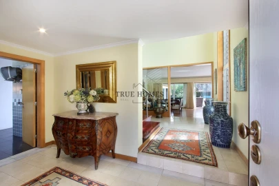 Moradia T5 para Venda em Charneca de Caparica e Sobreda