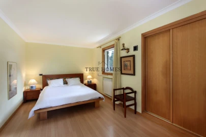 Moradia T5 para Venda em Charneca de Caparica e Sobreda