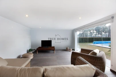 Moradia T5 para Venda em Charneca de Caparica e Sobreda