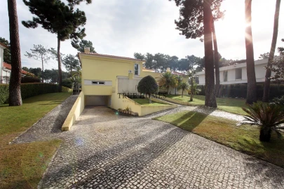 Moradia T5 para Venda em Charneca de Caparica e Sobreda