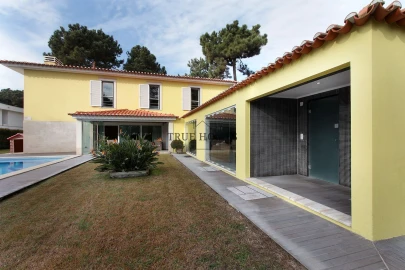 Moradia T5 para Venda em Charneca de Caparica e Sobreda