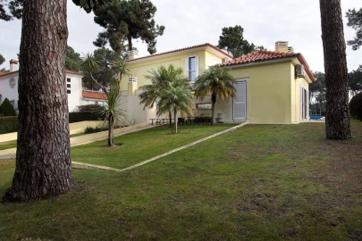 Moradia T5 para Venda em Charneca de Caparica e Sobreda