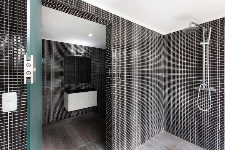 Moradia T5 para Venda em Charneca de Caparica e Sobreda Foto 18