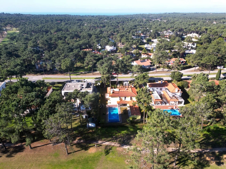 Moradia T5 para Venda em Charneca de Caparica e Sobreda Foto 1