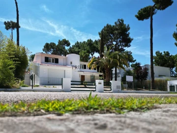 Moradia T4 para Venda em Charneca de Caparica e Sobreda