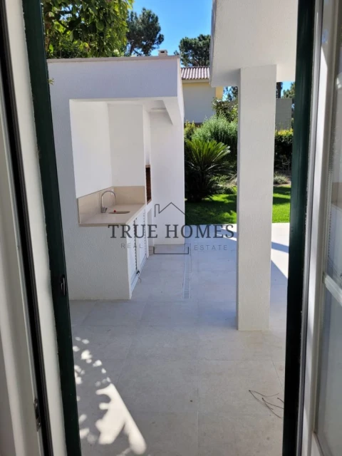 Moradia T4 para Venda em Charneca de Caparica e Sobreda