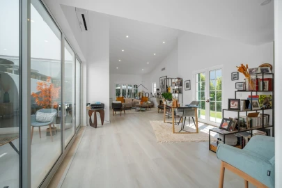 Moradia T4 para Venda em Charneca de Caparica e Sobreda