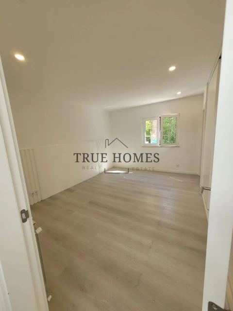 Moradia T4 para Venda em Charneca de Caparica e Sobreda