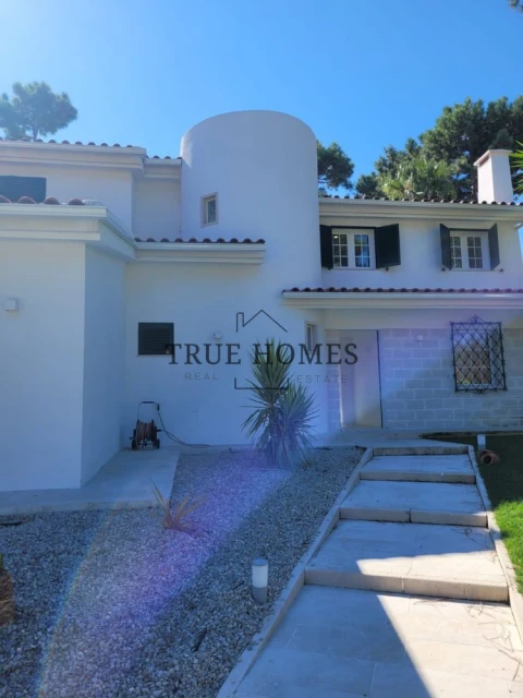 Moradia T4 para Venda em Charneca de Caparica e Sobreda