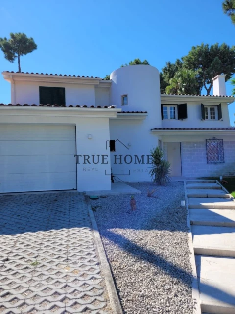 Moradia T4 para Venda em Charneca de Caparica e Sobreda