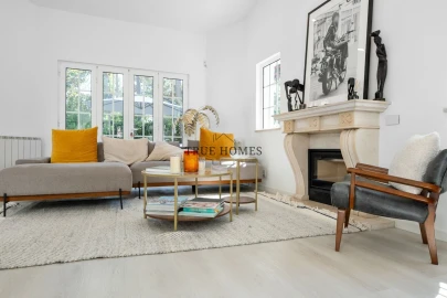 Moradia T4 para Venda em Charneca de Caparica e Sobreda