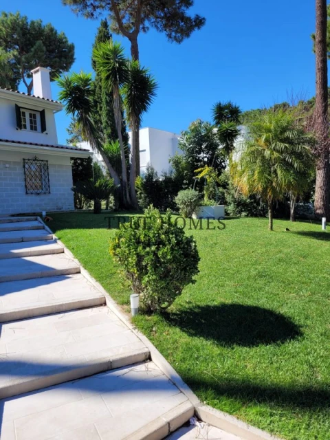 Moradia T4 para Venda em Charneca de Caparica e Sobreda