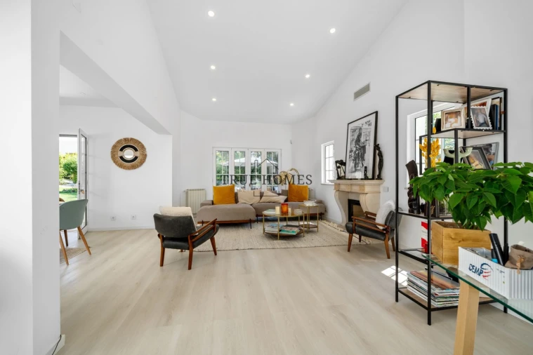 Moradia T4 para Venda em Charneca de Caparica e Sobreda Foto 7