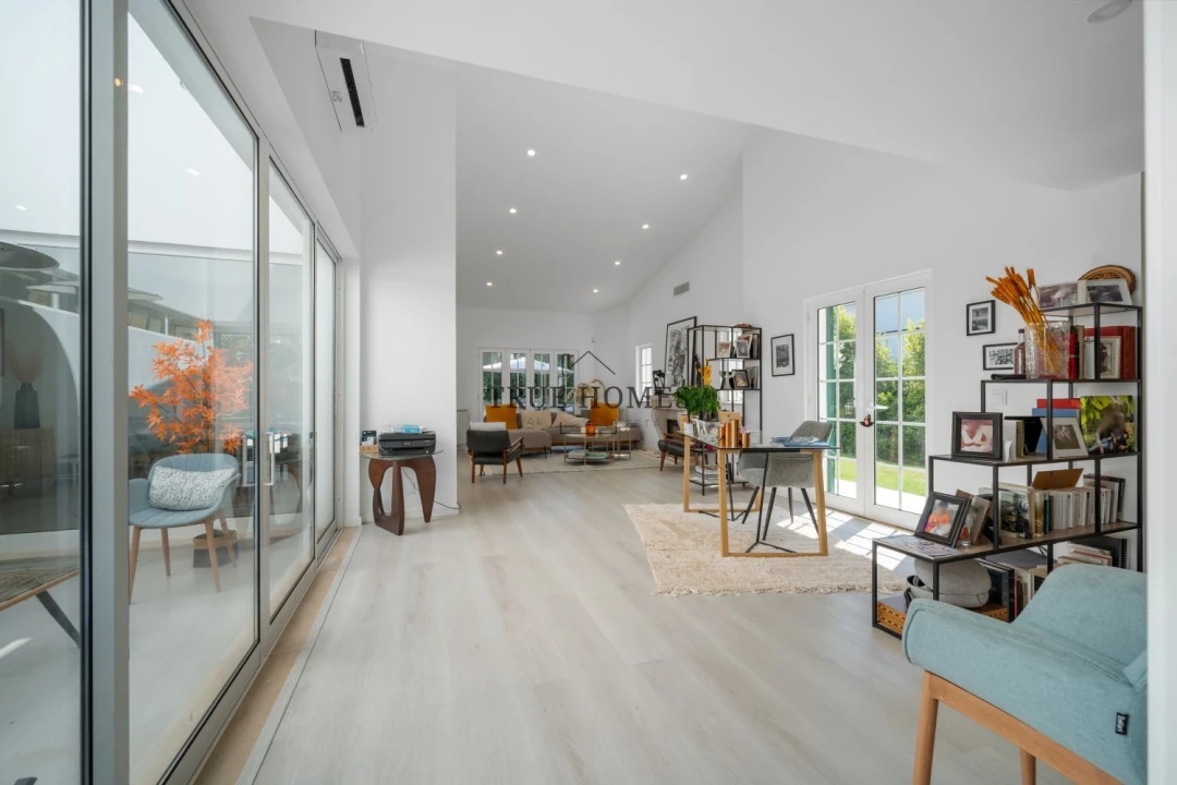 Moradia T4 para Venda em Charneca de Caparica e Sobreda Foto 3