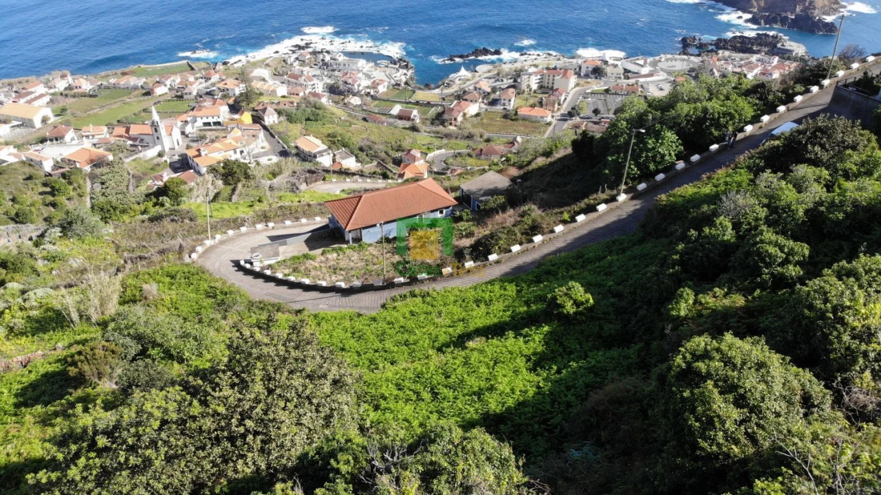 Terreno para Venda em Porto Moniz Foto 11