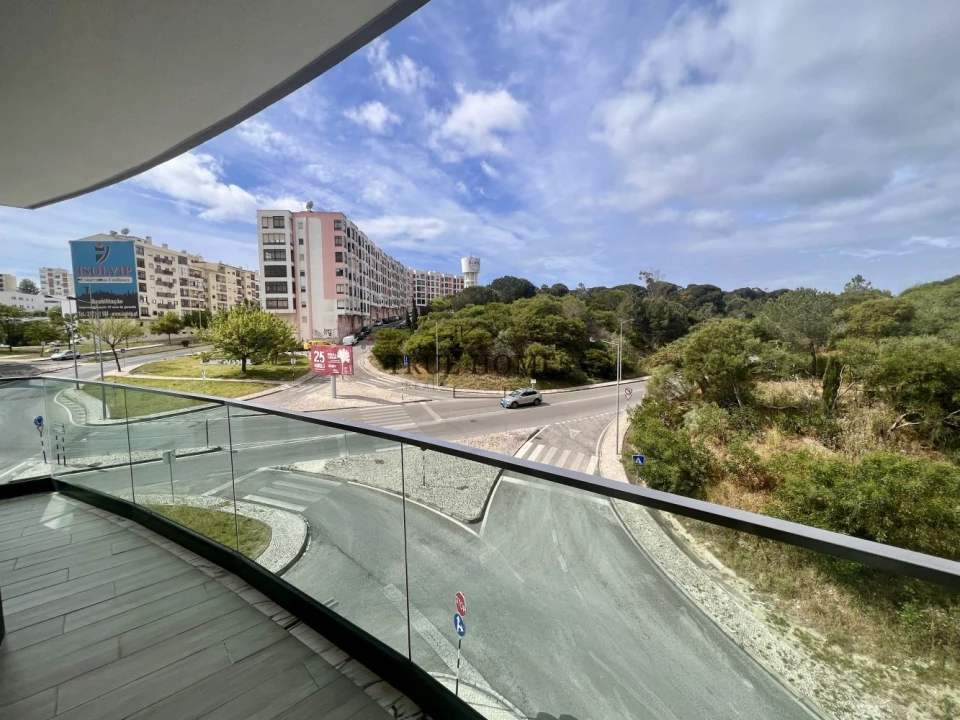 Apartamento T2 para Venda em Laranjeiro e Feijó Foto 1