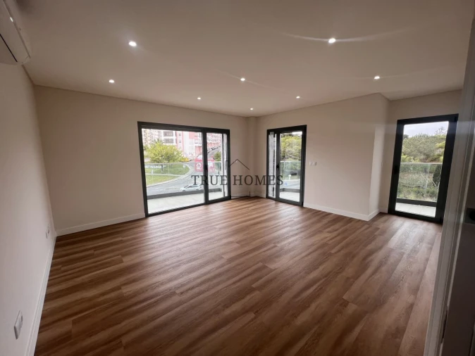 Apartamento T2 para Venda em Laranjeiro e Feijó Foto 22