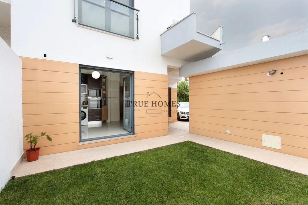 Moradia T4 para Venda em Amora Foto 8