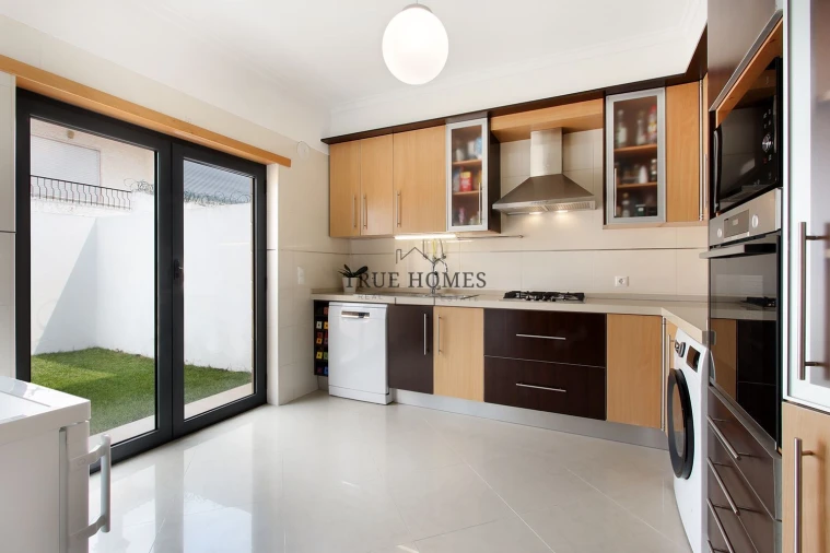 Moradia T4 para Venda em Amora Foto 15