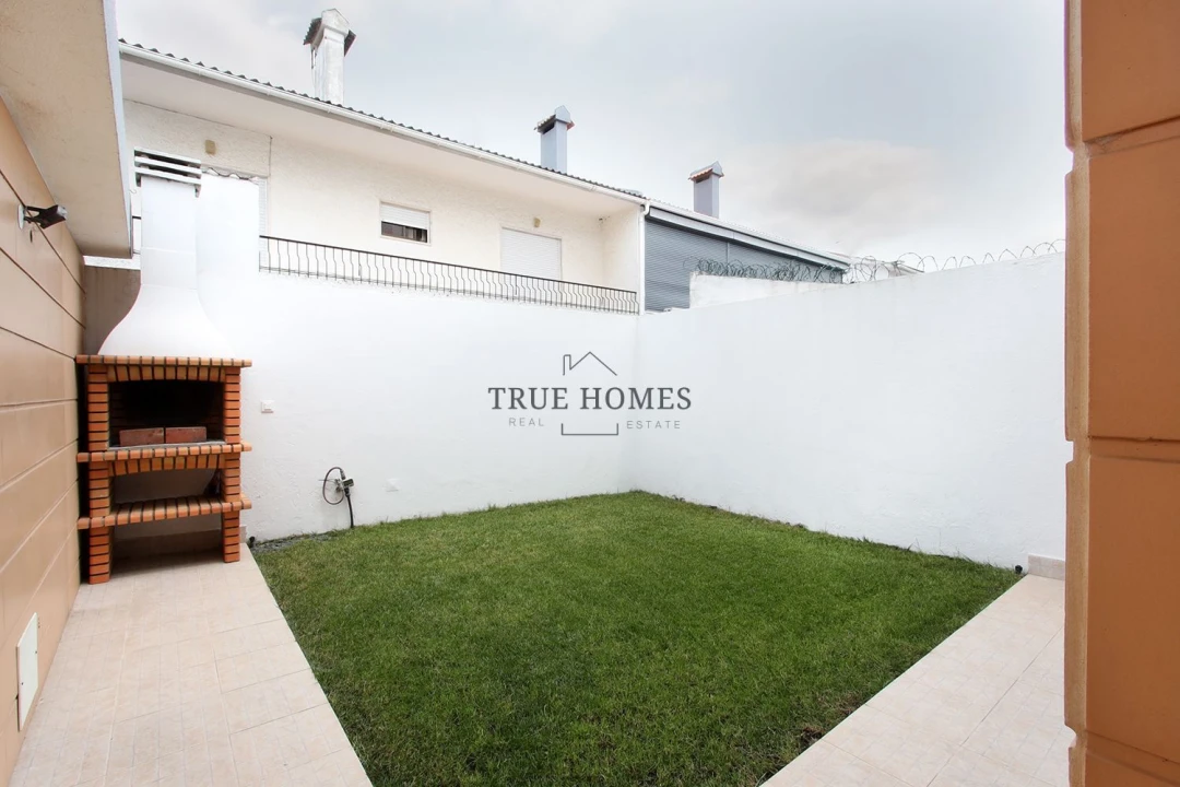 Moradia T4 para Venda em Amora Foto 30