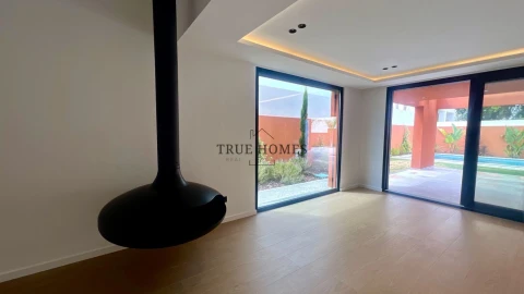 Moradia T5 para Venda em Azeitão (São Lourenço e São Simão)