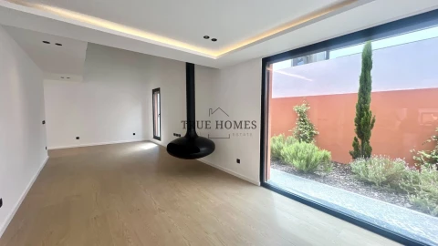 Moradia T5 para Venda em Azeitão (São Lourenço e São Simão)