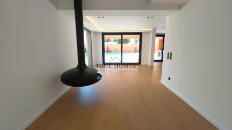 Moradia T5 para Venda em Azeitão (São Lourenço e São Simão)