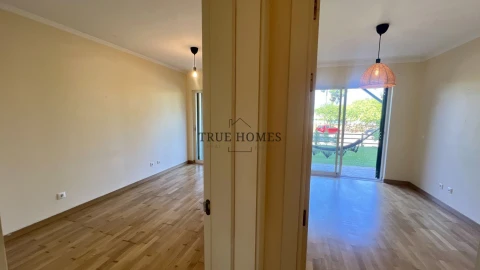 Apartamento T3 para Venda em Charneca de Caparica e Sobreda