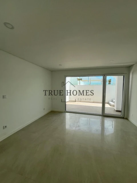 Moradia T3 para Venda em Charneca de Caparica e Sobreda